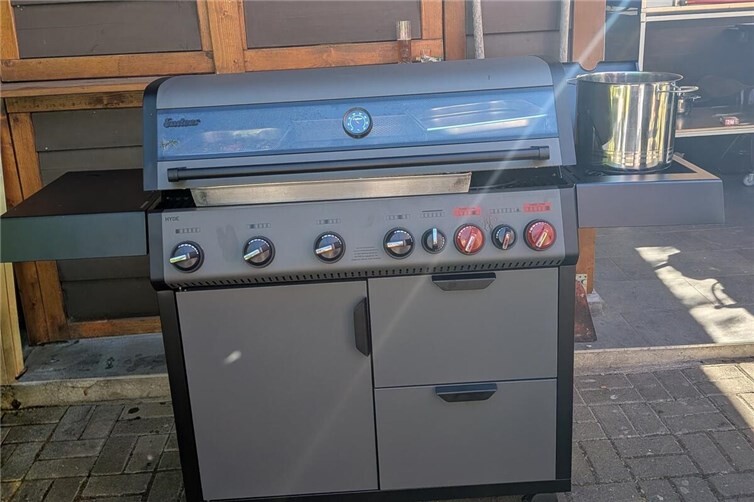 neuer Gasgrill