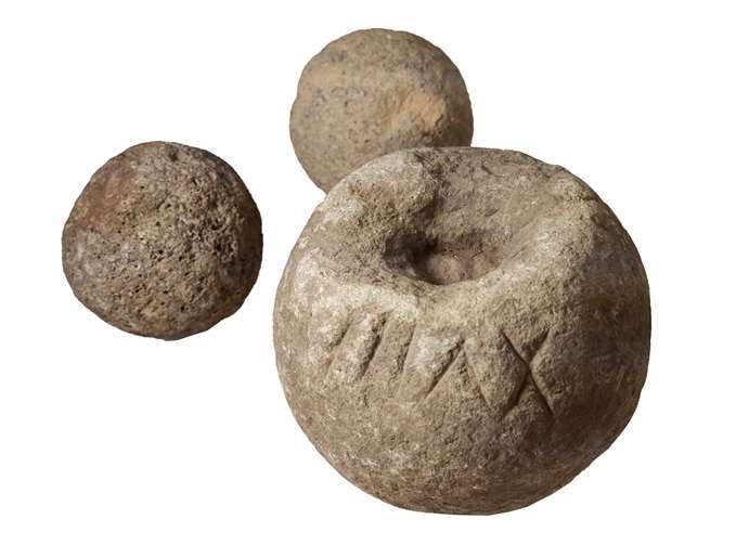 ...oder auch diese Steinkugeln