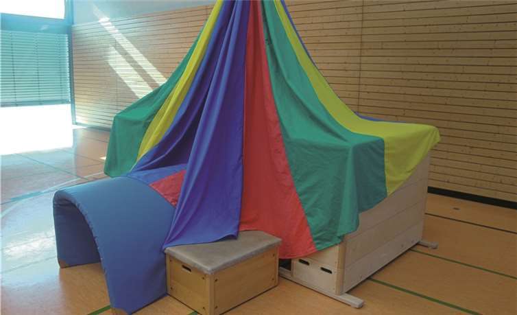 Krabbelalarm beim Eltern-Kind–Turnen !!! 