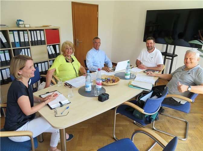 r Vorstand von „Ein Herz für die Römer-Thermen e.V.“ mit Geschäftsführerin Esther Zimmermann. Foto: privat
