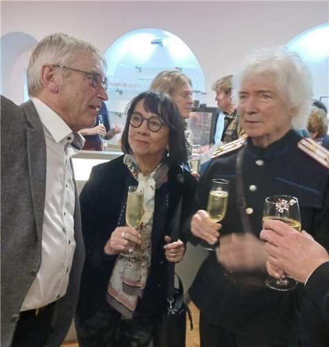 röhrig-Ticket-Gewinner und Kulturfreunde beim „Meet & Greet“ mit Sektempfang beim Jubiläums-Konzert von Peter Orloff in Bad Bertrich.