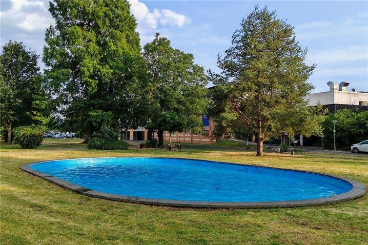 saniertes Becken ohne Springbrunnentechnik