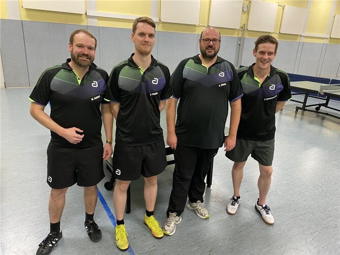 siegreiche dritte Mannschaft (v. l. M. Baldauf, P. Stobbe, S. Klimek und S. Scharrenbroich).  Foto: privat