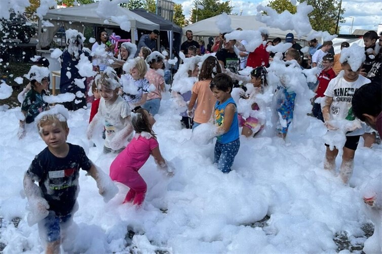 Funken Kinder-Fest in Neuwied begeistert mit großer Schaumparty und Familienprogramm