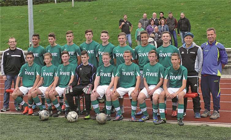 stehend von links nach rechts: Trainer Frank Loch, Maicol Oligschläger, Jan Weitzel, Nico Knechtges, Dominik Groß, Marco Bell, Stefan Nechita, Robert Greulich, Nils Schopp, Paolo di Paola, Co.-Trainer Martin Selbachsitzend von links nach rechts: Florian Jabaly, Tim Greis, Marvin Seiwert, Maurice Ziegler, Marvin Loch, Finn Welzer, Matthias Hupperich, Paul Selbach Privat