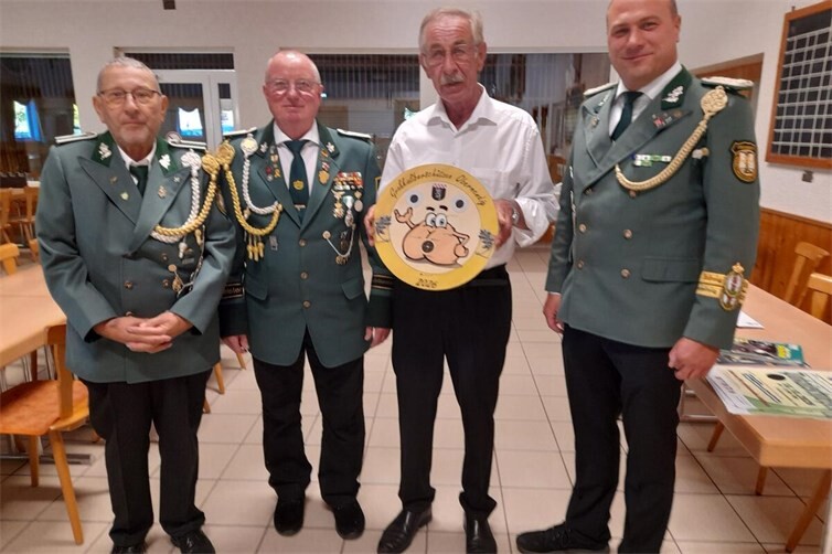 stolzer Gewinner der Ehrenscheibe Roland Müller
