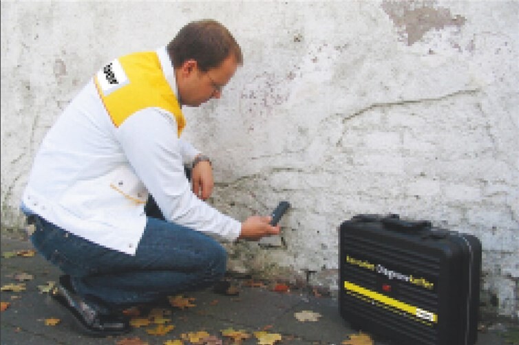 txn. Feuchte Wände sollten so möglichst zeitnah vom Fachbetrieb getrocknet und geschützt werden. Dafür stehen hochwirksame Abdichtungssysteme zur Verfügung, die Bausubstanz und Wohngesundheit langfristig schützen.