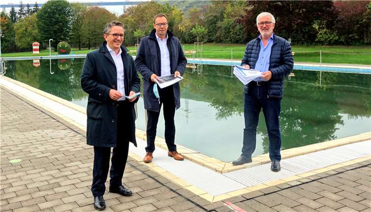 uf Einladung von Verbandsbürgermeister Bruno Seibeld (FWG), waren Landtagskandidat Dr. Alexander Wilhelm und Bundestagskandidat Dr. Thorsten Rudolph (beide SPD) im Winninger Freibad.Foto: privat