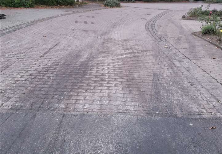 ...und auf den Kirchplatz.