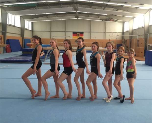 v. L. Marie, Alice, Sina, Xenia, Lena, Nika, Darya, Lena.Ann-Kathrin Schowtjak