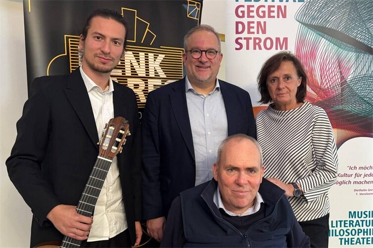 v. l. Aaron Takashi Johrden, Prof. Dr. Dr. Holger Zaborowski, Martin W. Ramb, Cornelia Meyer