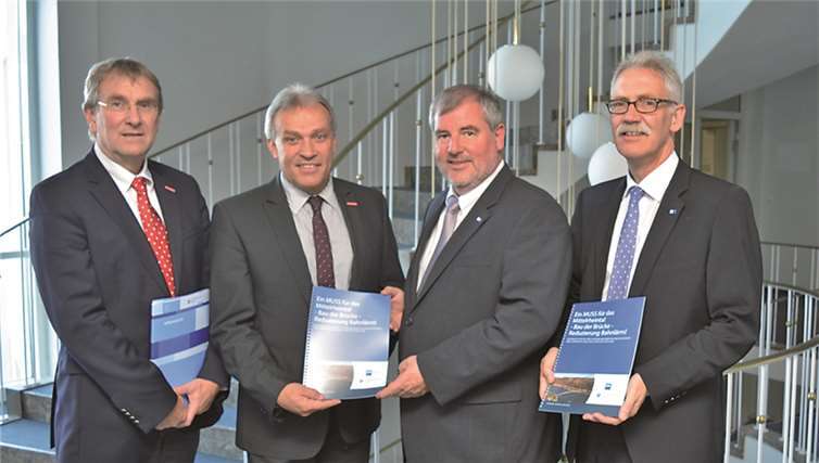 (v. l.) Alexander Baden, Kurt Krautscheid, Manfred Sattler und Arne Rössel IHK Koblenz