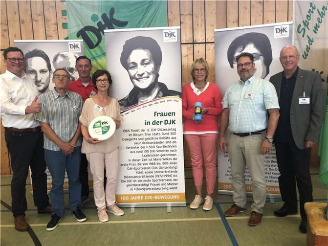 (v. l.) Bernd Butter, Vorsitzender DV Trier, Rainer Baltes, Theo Schuh, Elke Baltes, Ingrid Butter, Michael Röder, Vorsitzender DJK Ochtendung, Manfred Butter, stellv. Vorsitzender DV Trier.  Foto: DJK