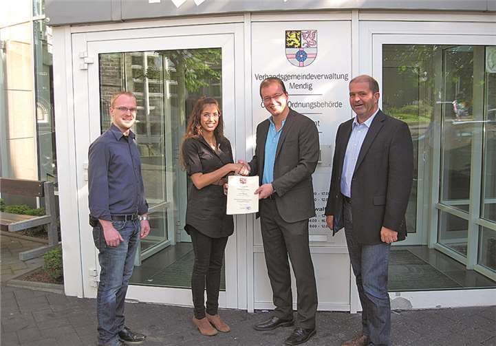 v. l. Christopher Wittig, Personalratsvorsitzender, Sunita Dedenbach, Bürgermeister Jörg Lempertz und Büroleiter Peter Moskopp freuen sich über den Neuzuwachs in der VG Mendig. VG Mendig