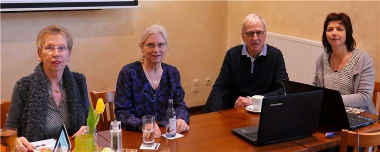 (v. l.) Dorothee Schünemann-Diederichs (Presse- und Öffentlichkeitsarbeit), Dr. Monika Hildebrand (1. Vorsitzende), Volker Haymann (Schatzmeister), Anja Kreuter (Schriftführerin)