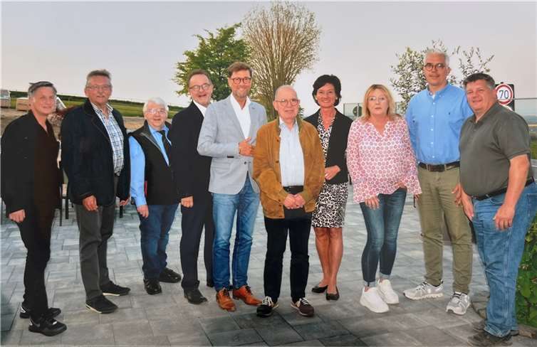 v. l. Frank Meumerzheim, Wilfried Scheffler, Josef Niethen, Harald Monschauer, Detlef Odenkirchen, Werner Jung, Petra Schneider, Annette Winnen, Dominik Gieler und Rüdiger Fuhrmann beim MIT-Arbeitsgespräch in der Ahrgemeinde Altenahr im Hotel-Restaurant „Kalenborner Höhe“. Foto: privat