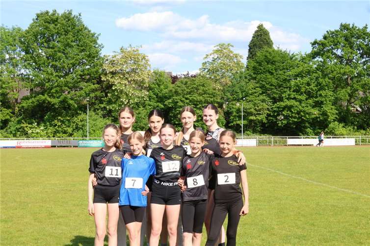 (v. l.): Hintere Reihe: Lina Näkel, Magdalena Schuh, Paula Dahmen und Isabella Zavelberg; Vordere Reihe: Lotta Sebastian, Frida Laux, Soé Stockmann, Henni Laux und Kim Creuzberg. Es fehlt Mia Hogen Foto: Jens Fahrenbruch