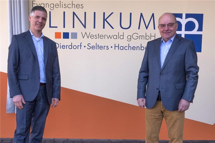 v. l. Jörg Geenen, Geschäftsführer des Evang. Klinikums Westerwald und Hermann-Josef Schneider, Vorsitzender des Fördervereins Dierdorf.  Foto: privat
