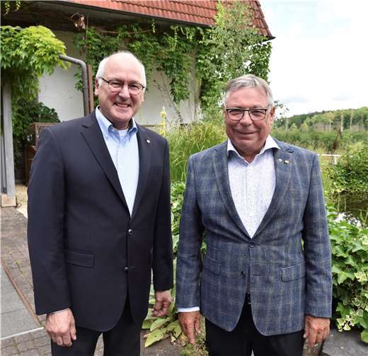 (v. l.) Martin Schäfer (Alt-Präsident) und Peter Bäsch (Neu-Präsident).  Foto: Lions Club Vallendar