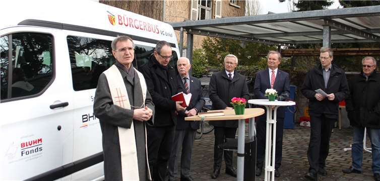 v. l. Pfarrer Andreas Arend Pfarrer Michael BuschSeniorenbeirat Dieter Borgolte Landrat Achim HallerbachBürgermeister Karsten Fehr Dr. Holger Jansen und Ralph Hintz.