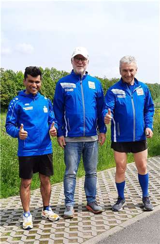 (v. l.) Raheb Rahimi, Roland Wesche und Klaus Jahnz nach dem Lauf in Holzfeld.  Foto: Elisabeth Waldorf