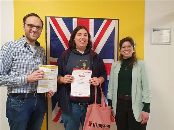 v. l. Stefan Israel, Luca Pabis und Lisa Becker.  Foto: Johannes-Gymnasium Lahnstein