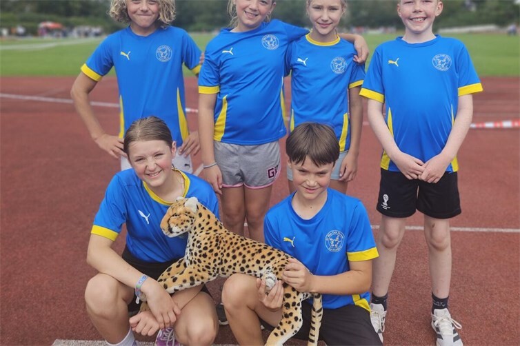 v. l.: hinten:  Max und Emma Dung, Laura Emons und Anton Maur, vorne: Laura und Felix Hellmich 
