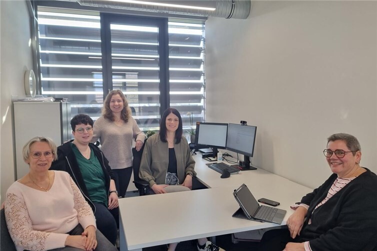 (v. l. n. r.) Anna Zimmermann (Bezirksleitung), Sophia Liesenfeld (Bezirksleitung), Svetlana Kiseleva (Bezirksleitung), Verena Jakobs (stellv. Pflegedienstleitung) und Sabine Berressem (Bereichsleitung)