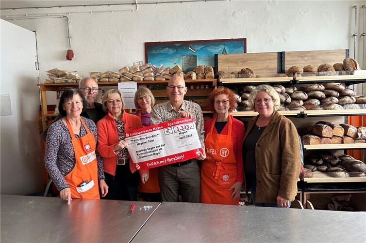 (v. l. n. r.) Christa Häring, Friedel Gepp, Doris Brixius, Beate Emmel-Müller, Werner Blasweiler, Michaele Mendyka, Gaby Guckenbiehl 