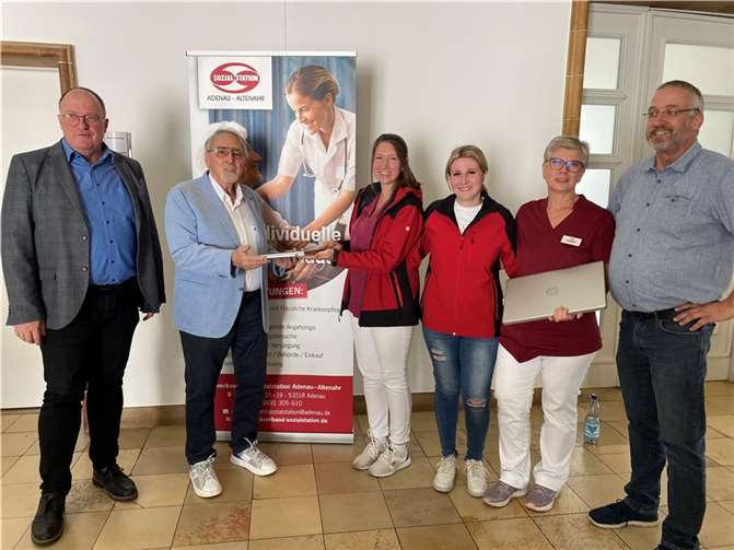 v. l. n. r. Guido Nisius, Jürgen de temple, Theresa Metzen, Kira Ruland, Ira Wendel, Uwe Szymanski.  Foto: Birgit Jüngling / Sozialstation Adenau-Altenahr