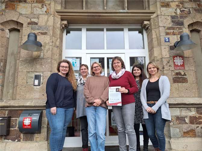 (v. l. n. r.) Lisa-Marie Weber, Mary Witsch, Ute Remshagen, Ingrid Neubusch, Adriana Pfefferkorn und Eva Sobotka freuen sich, auch bei der zweiten Veranstaltung zum Thema Demenz viele Gäste begrüßen zu dürfen.  Foto: Nadja Dühr