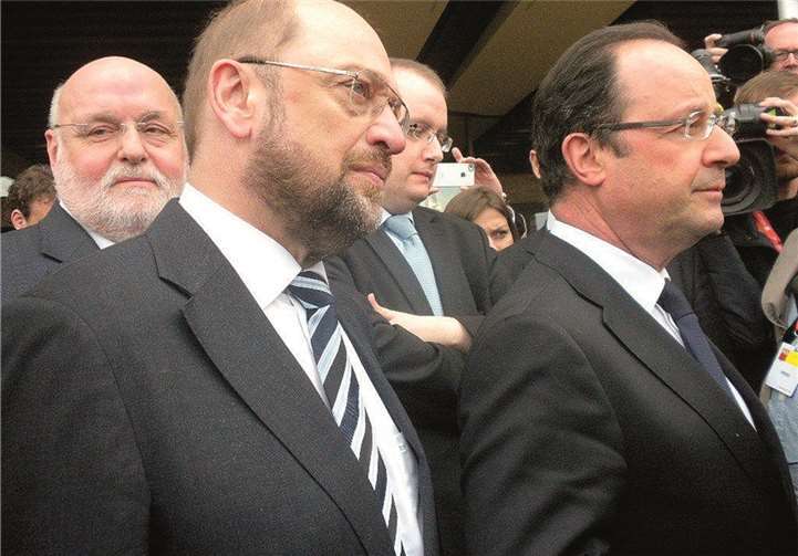 (v. l. n. r.): MdL Dieter Klöckner, Marin Schulz (vorne) und FrankreichsStaatspräsident Francois Hollande (vorne rechts). privat