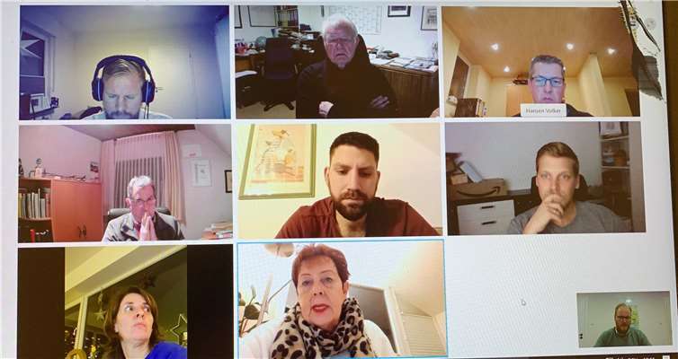 (v. l. n. r.): Rene Hecker, Peter Zetzsche, Volker Hansen, Georg Knieps, Marcell Heinisch, Michael Parschau Elke Surges, Ingrid Näkel-Surge und Roger Buchmann. Foto: privat