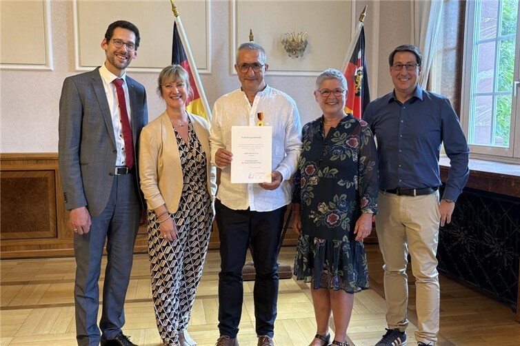 v. l. n. r.: SGD-Vizepräsident Manuel Liguori, Landrätin Anke Beilstein, Jörg Huschet, Birgit Huschet, Bürgermeister der Verbandsgemeinde Zell (Mosel) Jürgen Hoffmann.