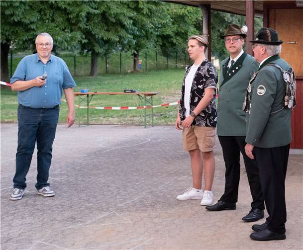 v. l. n. r.: Vorstandsvorsitzender Torsten Allar, Jugendkönig Christopher Stettler, Schützenkönig Jörg Ferber und Altkönig Henry Fiedler