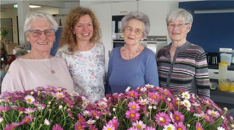 (v. li.): Brigitte Zulauf, Leiterin des Altenzentrums Gertrud Schwickert, Ursula Freitag und Hilde Schaub. Foto: privat