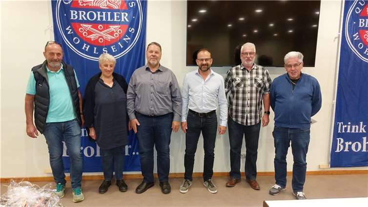 v li.: Helmut Rosenbaum, Ehepaar Becker, Uli Weidenbach, Dieter Reuter, Franz-Josef Döpgen.Foto: Kulturverein