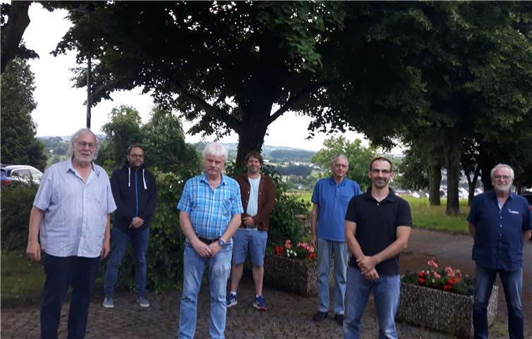 v. li.: Heribert Michel, Sebastian Trambale, Jürgen Romotzki, Aaron Steinberg, Rolf von der Lippe, Eugen Gede und Michael Zimmermann. Es fehlt Jutta Heidgen-Klaassen.Foto: TTC Torney