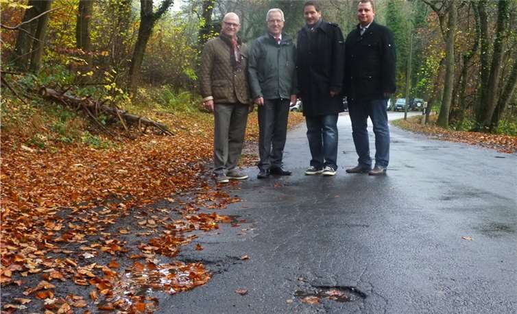 v. li.: Wolfgang Borreck, Vorsitzender der CDU-Fraktion im Stadtrat Vallendar, Josef Dötsch, MdL, Michael Helbach, Jürgen Binder, Vorsitzender des CDU OV Hillscheid.privat