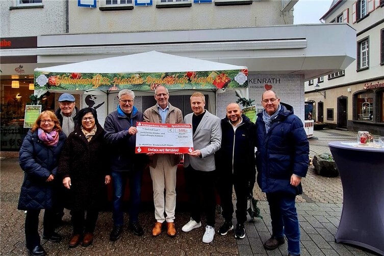 v. links: Irmel Groß, Hans Keuser, Karin Keuser, Brudermeister Rolf Keuser, Dr. Michael Maasberg,Matthias Herkenrath, Ricardo Amico, Michael Faber Foto: R. Keuser