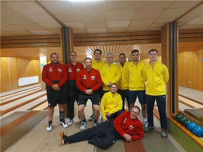 v. links: T. Hübgen, M. Steinbach, J. Volk, M. Bender, A. Martin, T. Klingels, F. Fuchs, L. Martin, knieend F. Stockter, liegend D. Schneider.  Foto: privat