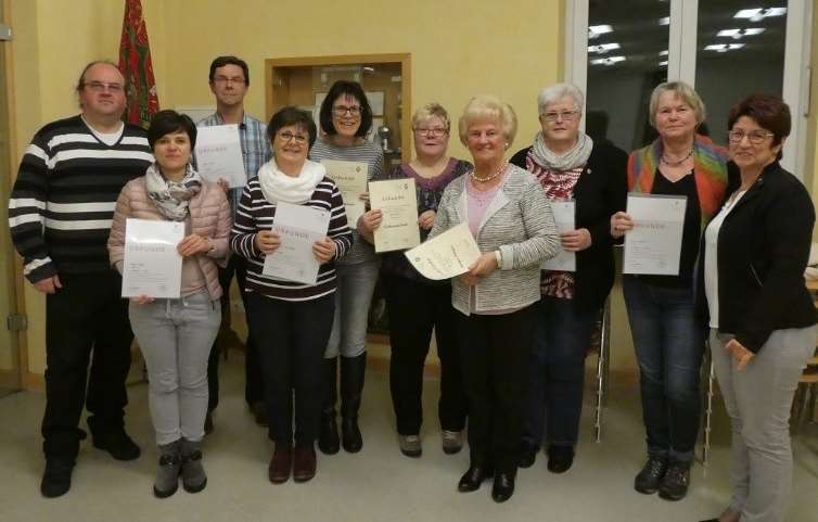 v. r. Reihe hinten: Gabi Kohns, Rita Werschkun, Hildegard Hommer, Karin Müller für Katharina Fuchs, Petra Kaufmann, Ralf Arnold, Tristan Kusber; Reihe vorne v. r.: Helga Pünger, Gabi Schmorleiz, Tanja Höfer. privat