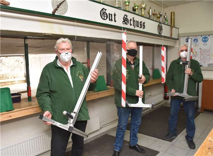 v.L. Hauptmann und Platzwart Hubert Clemens, Brudermeister Walter Honerbach, Schatzmeister Karl Steiger. Foto: EICH