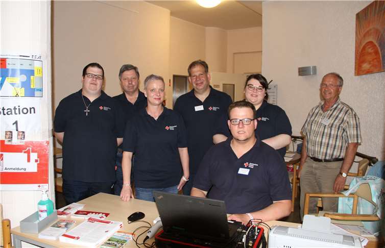 v.L. Mario Schwarz, Gerhard Schupp (2. Vorsitzender), Katharina Birkenstock (Bereitschaftsleiterin), Peter Birkenstock, Daniel Schmidt, Natascha Merz, Martin Hans (Stefan Morsch Stiftung). MFU