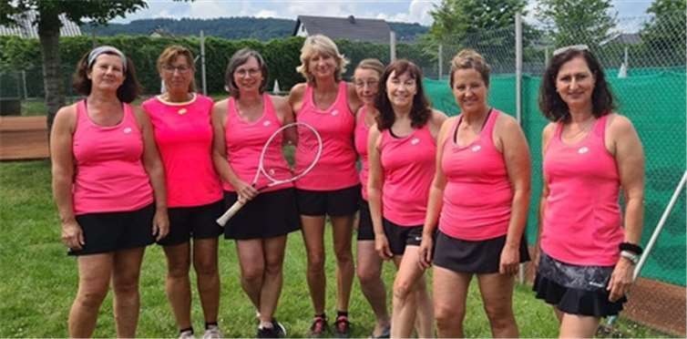 v.L.n.R.: Stefanie Becker, Andrea Linden, Andrea Corinth, Claudia Sopora,Theresia Seifer, Christine Bertram, Lucyna Niedzwetzki, Heike Koll. Foto: privat