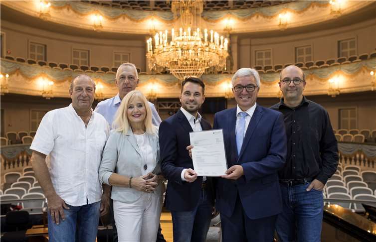 (v.l.) Albert Diehl, Leiter der Zentralen Gebäudemanagements der Stadt Koblenz Raimund Lehmkühler, Verwaltungsleiter des Theaters Koblenz PD Dr. Margit Theis-Scholz, Kulturdezernentin Oberbürgermeister David Langner Innenminister Roger Lewentz Markus Dietze, Intendant des Theaters Koblenz. Foto: Anja Merfeld/Theater Koblenz