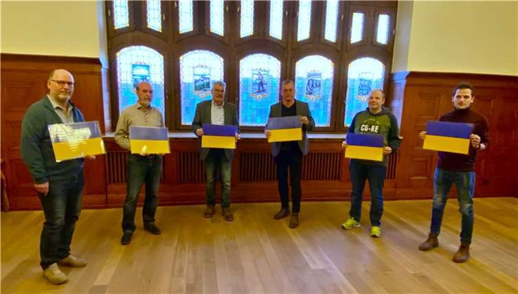 v.l. Andreas Doll, Ortsbürgermeister Rieden, Rudolf Wingender, Ortsbürgermeister Volkesfeld, Hans Peter Ammel, Stadtbürgermeister Mendig, Jörg Lempertz, Bürgermeister der Verbandsgemeinde Mendig, Stefan Zepp, Ortsbürgermeister Bell und Lukas Ellerich, Beigeordneter Ortsgemeinde Thür.  Foto: VG Mendig