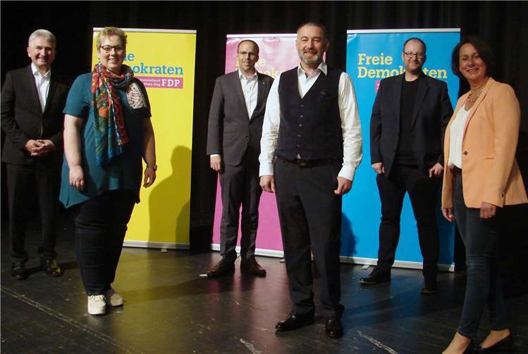 (v.l.) Andreas Pinkwart, Diana Piontek, Jörn Freynick, Waldemar Peters, Karl-Heinz Schütze, die Kreisvorsitzende Nicole Westig. Foto: privat