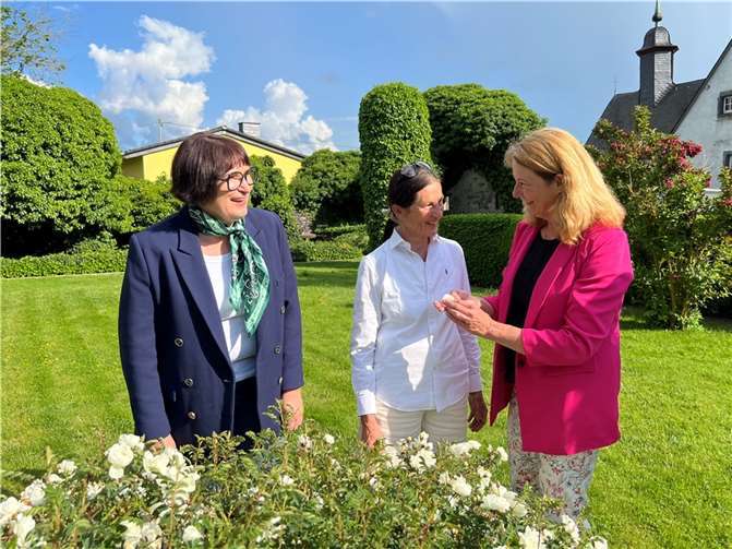 (v.l.) Anette Moesta MdL, Bärbel Schlags und Heike Boomgarden im Florinshof in Mendig.  Foto: Nicole Behr