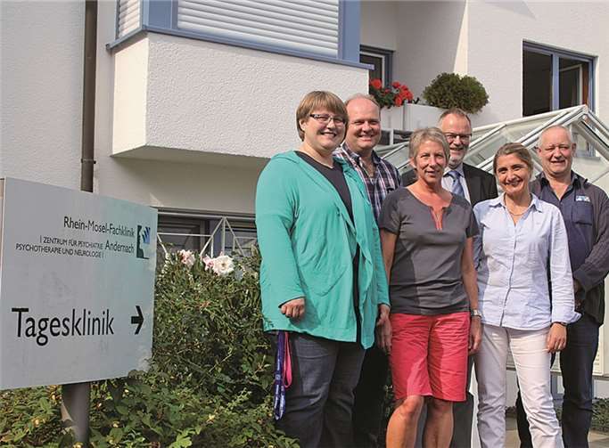 (v.l.) Anna Frieda Osiander, Dr. Jürgen Reichert, Antonia Igelmund, Dr. Stefan Elsner (Ärztlicher Direktor der RMF), Anja Fuhrmann und Werner Scherer. Es fehlen: Doris van Eeck, Simone Kesseler, Silke Arenz und Eduard Korotkow. privat